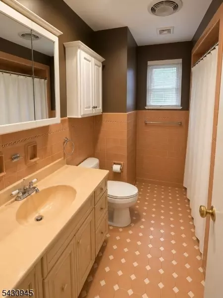 Bath - 695 Berdan Ave, Wayne, NJ 07470 photo 2 of 2