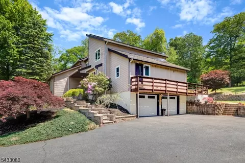 4 Skytop Dr, Denville, NJ 07834