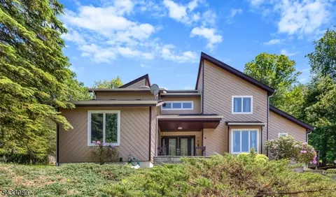 4 Skytop Dr, Denville, NJ 07834