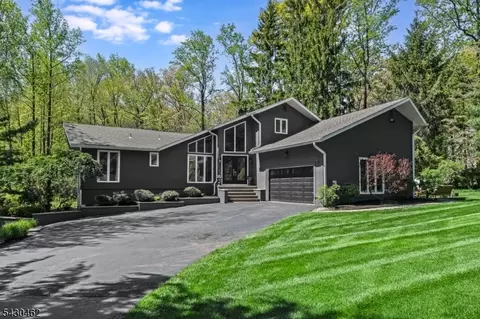 4 Colonel Evans Dr, Morristown, NJ 07960