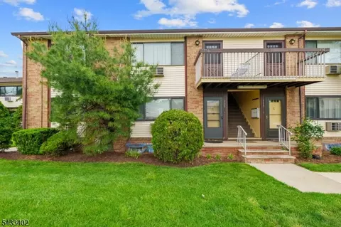 735 Cricket Ln, Woodbridge, NJ 07095