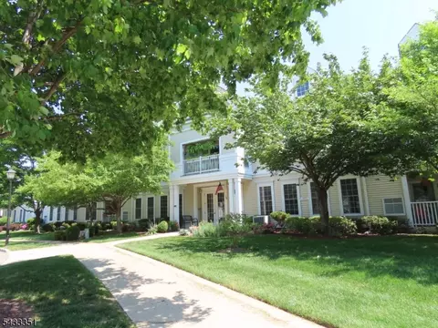 4020 Brookfield Glen Dr, Belvidere, NJ 07823
