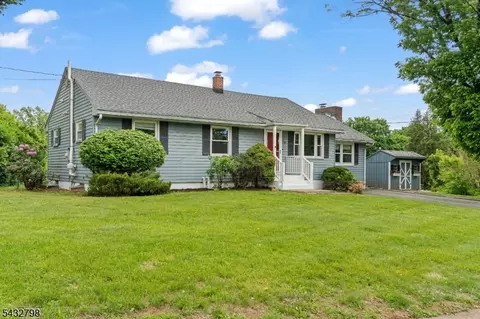 5 Willow Ave, Piscataway, NJ 08854