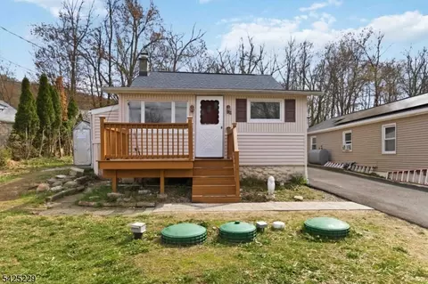 54 Wildwood Rd, Jefferson, NJ 07438