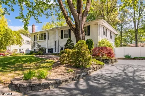 44 Summit Rd, Oak Ridge, NJ 07438