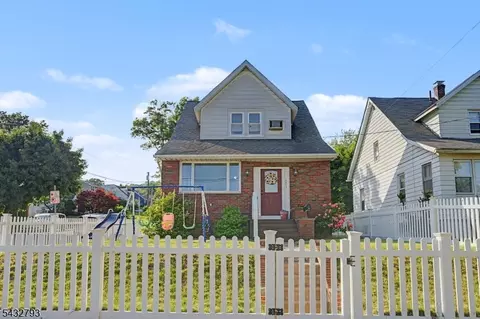 101 Chamberlain Ave, Paterson, NJ 07502