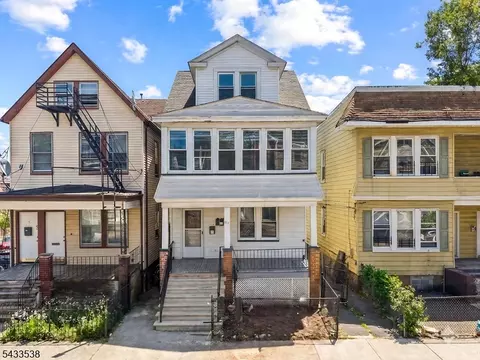 134 Dewey St, Newark, NJ 07112