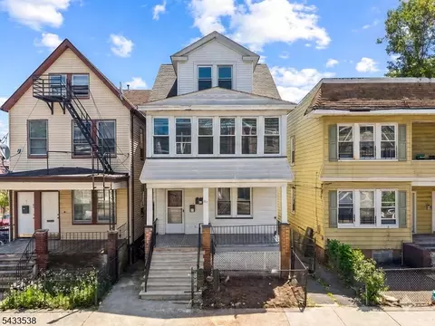 134 Dewey St, Newark, NJ 07112
