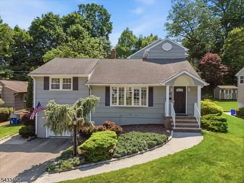 35 Old Orchard Ct, Cedar Grove, NJ 07009