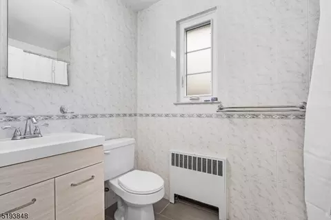 Bath - 31 Troy Dr # B, Springfield, NJ 07081 photo 2 of 3