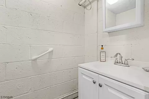 Bath - 31 Troy Dr # B, Springfield, NJ 07081 photo 3 of 3