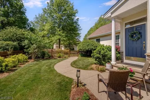 18 Wyckoff Way, Chester, NJ 07930