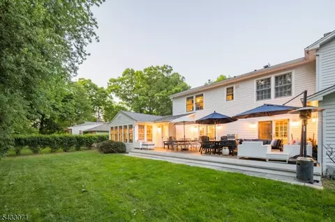 Exterior - 18 Pine Ridge Dr, Summit, NJ 07901 photo 7 of 8