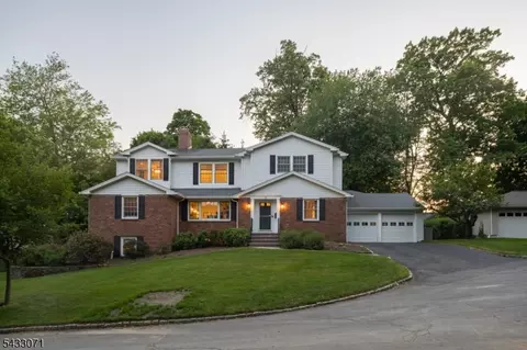 Exterior - 18 Pine Ridge Dr, Summit, NJ 07901 photo 2 of 8