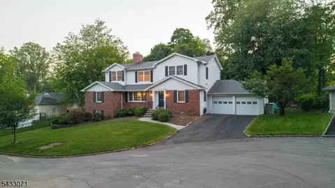 18 Pine Ridge Dr, Summit, NJ 07901