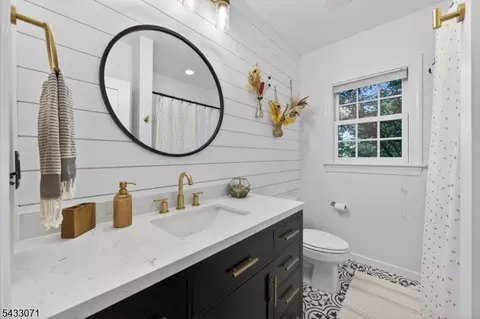 Bath - 18 Pine Ridge Dr, Summit, NJ 07901 photo 2 of 4
