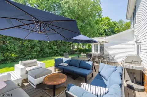 Exterior - 18 Pine Ridge Dr, Summit, NJ 07901 photo 6 of 8