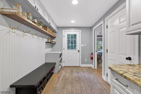 Entry Way - 18 Pine Ridge Dr, Summit, NJ 07901 photo 2 of 4