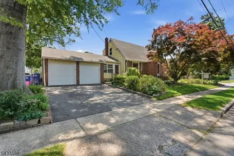 Exterior - 34 Rowland Ave, Hackensack, NJ 07601 photo 2 of 3