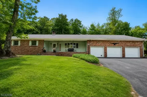 30 Woodland Rd, Franklin, NJ 07416