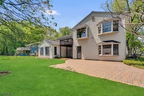 98 Vassar Dr, Paramus, NJ 07652 photo 32