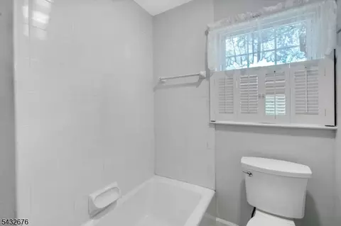 98 Vassar Dr, Paramus, NJ 07652 photo 12