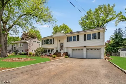 98 Vassar Dr, Paramus, NJ 07652 photo 3