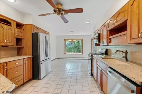 98 Vassar Dr, Paramus, NJ 07652 photo 8