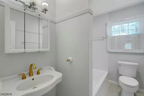 98 Vassar Dr, Paramus, NJ 07652 photo 18