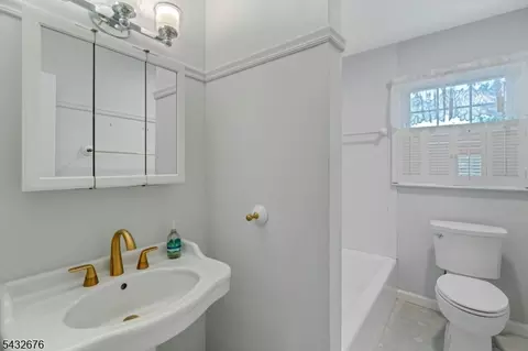 98 Vassar Dr, Paramus, NJ 07652 photo 11