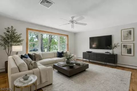 98 Vassar Dr, Paramus, NJ 07652 photo 4