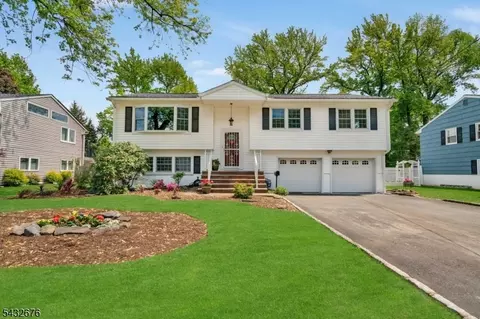 98 Vassar Dr, Paramus, NJ 07652