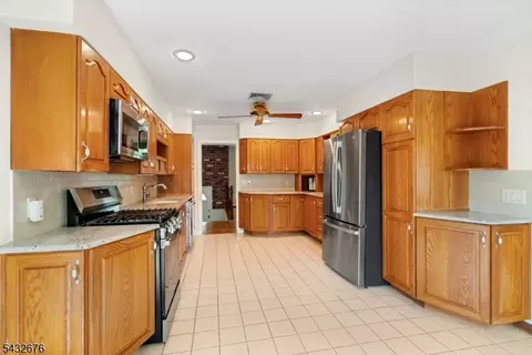 98 Vassar Dr, Paramus, NJ 07652 photo 10