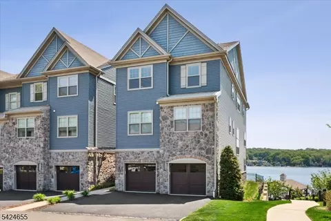 401 Mariners Pointe, Hopatcong, NJ 07843