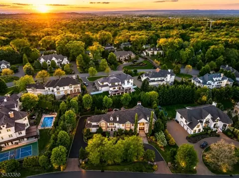 9 Lafayette Dr, Livingston, NJ 07039