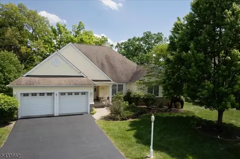 15 Bracken Hill Rd, Hamburg, NJ 07419