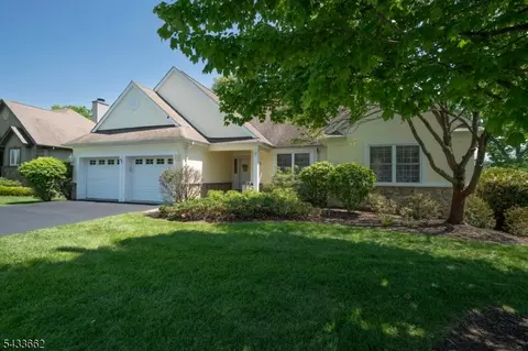 15 Bracken Hill Rd, Hamburg, NJ 07419