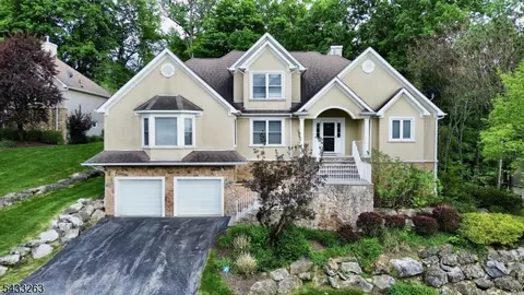 25 Bracken Hill Rd, Hamburg, NJ 07419