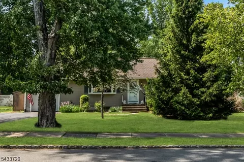 79 Dean Rd, Mendham, NJ 07945