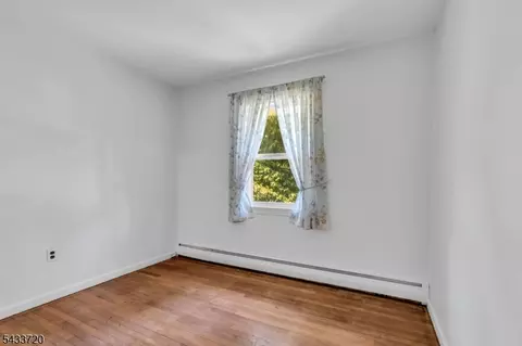 Bedroom - 79 Dean Rd, Mendham, NJ 07945 photo 5 of 8