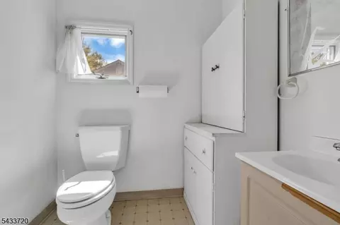 Bath - 79 Dean Rd, Mendham, NJ 07945 photo 3 of 3