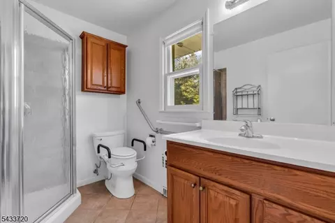 Bath - 79 Dean Rd, Mendham, NJ 07945 photo 1 of 3