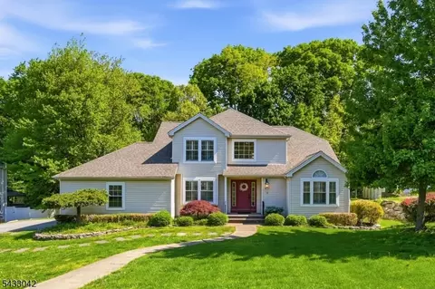 3 Autumn Dr, Mine Hill, NJ 07803