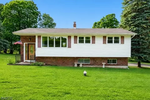 103 Mountain Rd, Hamburg, NJ 07419