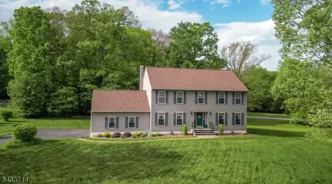 29 Lark Ln, Oak Ridge, NJ 07438