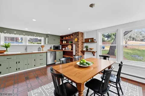 28 Old Clinton Rd, Flemington, NJ 08822