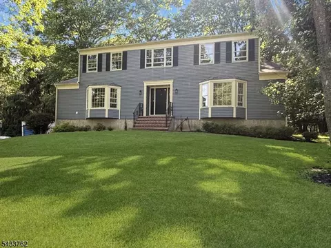 21 Laurel Hill Dr, Randolph, NJ 07869