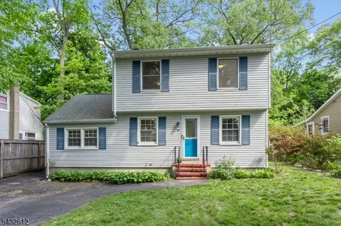 10 Iroquois Trl, Denville, NJ 07834