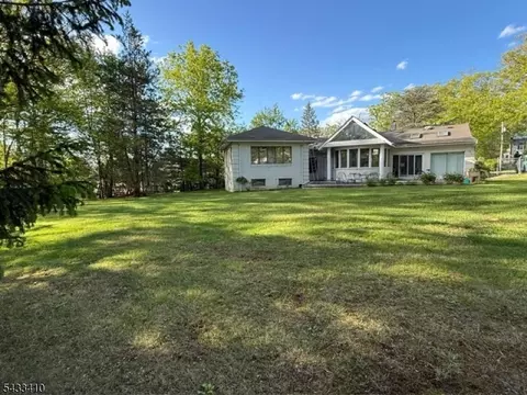 181 W Hobart Gap Rd, Livingston, NJ 07039