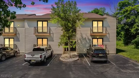 313 Spruce Hills Dr #313, Glen Gardner, NJ 08826